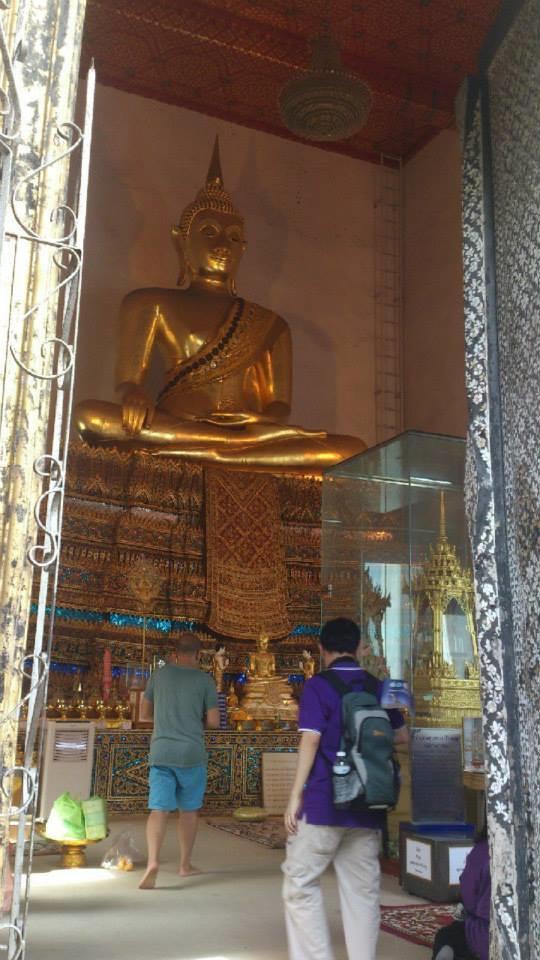 -Ban Bat Bangkok Buddhist monk bowls producing village -Wat Sraket with the Golden Mount