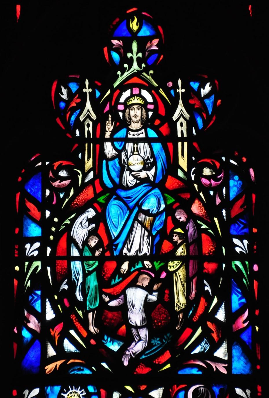 The Central Lancet: This window is devoted to God the Father. At the base is a sign of His guidance of mankind in the Old Testament: His manifestation to Samuel.