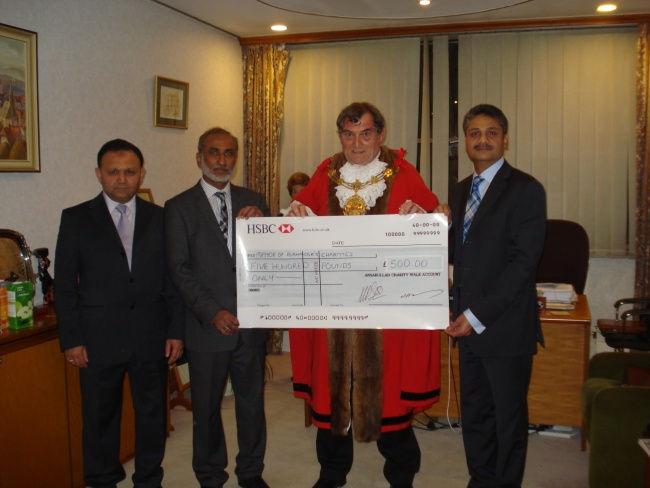 Local Mayor, school teachers and other visitors congratulated Ansarullah Oxford as they donated all the money including expenses.
