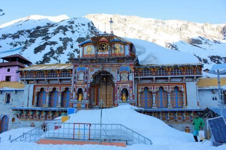 Day 08: Guptkashi - Badrinath (250kms/08-9hrs) After breakfast, check out from hotel and drive to Badrinath. On arrive check in at hotel. Evening: Visit at Badrinath temple for Aarti ceremony.