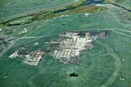 Arcaim Settlement Site Bronze Age c. 2000 B.C.Western Siberia Arkaim had two protective circular walls and two circles of standard dwellings separated by a street around a central square.