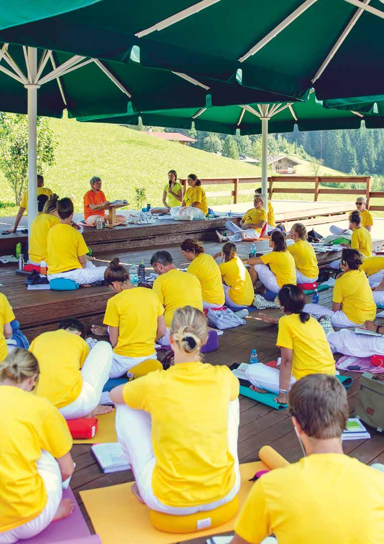 38 About Sivananda Yoga 39 INTERNATIONAL SIVANANDA YOGA TEACHERS TRAINING COURSES (TTC) CURRICULUM: Asanas and pranayama: Intensive practice and instruction of teaching methods Kriyas: Organ