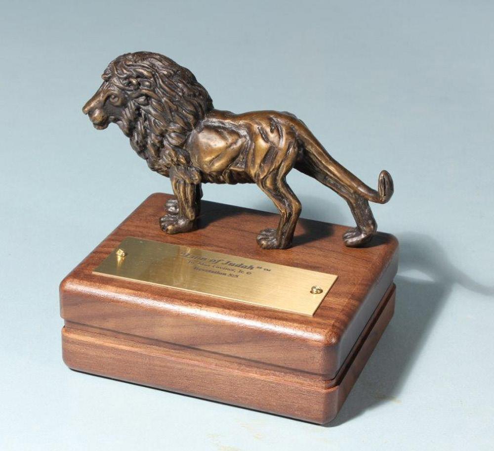 Finally, this sculpture can come with a rectangular base and used as an Award.