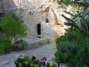 Monday, September 25 th After breakfast at the hotel, We will then begin our journey to Jerusalem with a stop at Qumran where Dead Sea Scrolls were discovered and Jericho for a late lunch.