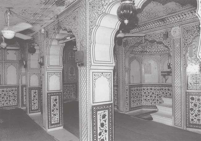 134 Mapping Hindu-Muslim Identities through Architecture 5.7. Interior, mosque at Dargah Zia al-din Sahib, Jaipur. any semblance of the original appearance remain.