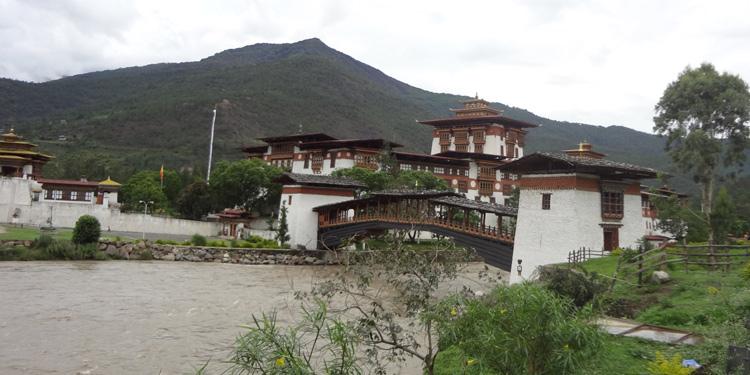 and admire the lifestyle of the people. Overnight stay at Thimphu. Day 10 : Thimphu to Punakha excursion- back to Thimpu (150 kilometers.) 7 hrs (B/L/D).