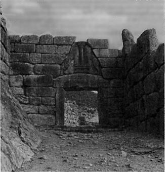 9 QUESTION 8. Mycenaean Society SOURCE H Mycenae-Epidaurus, SE Jacovidis, Ekdotike, 198, p1, fig1. WALLS OF MYCENAE Use Source H and your own knowledge to answer the following.