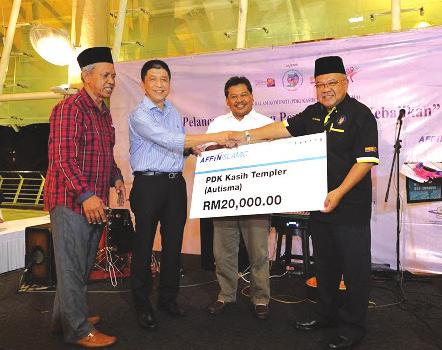 In addition, we contributed RM700,000 to Tabung Zakat Angkatan Tentera Malaysia, which manages funds to be allocated to deserving members of the armed forces.