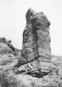 north side of the canyon wall. Jackson took the below left photo in 1870. Below to the right is the rock today.