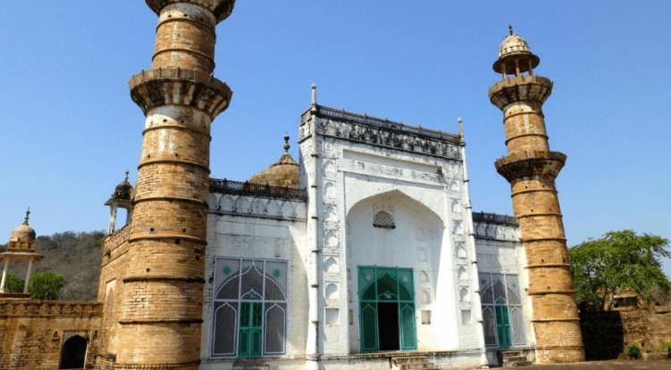 18. Shahi Masjid, Shahbad, Baran, Rajasthan, 16th Century https://www.mapsofindia.com/kota/excursions/shahabad-fort-and-mosque.