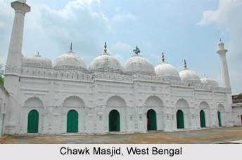 The mosque still recalls the stories of the ruling days of the Nawabs and still holds on its glory of the past. https://en.wikipedia.org/wiki/chawk_masjid https://www.google.com/search?