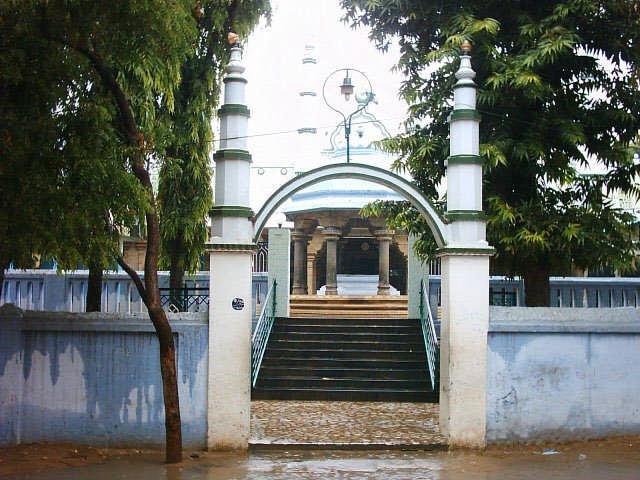 2. Palaiya Jumma Palli, Kilakarai, Tamil Nadu, India - 630 AD Palaiya Jumma Palli (Tamil: ப ழய E [ M X L R, "The Old Jumma Masjid of Kilakarai ) or Meen Kadai Palli (Tamil: M } க ட L R ) is a mosque