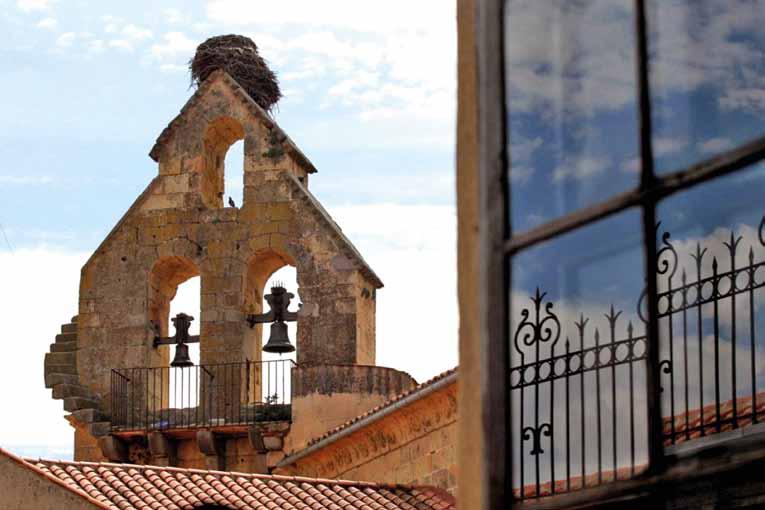 IE University s role in the conservation of a major cultural heritage site The Convent of Santa Cruz la Real once housed a major art collection, but most of it was lost in the fire of 1809.