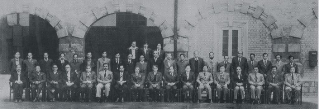 Pakistan Engineering Congress in Retrospect (1912 2012) Centenary Celebration 671 PAKISTAN ENGINEERING CONGRESS (ANNUAL GROUP PHOTOGRAPH 25.12.1976) Chair L to R: Mr. M. A. Siddiqi; Mr.