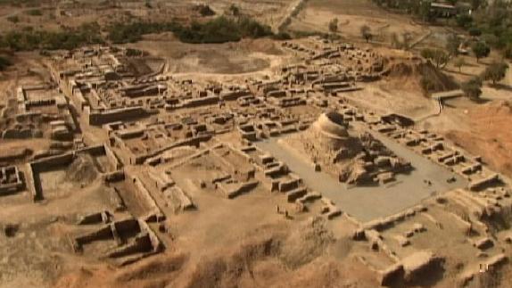 The two principal cities were Harappa, in the north, and Mohenjo-Daro, in the south.