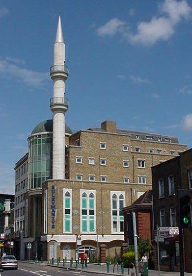 GUIDANCE FOR VISITING A MOSQUE Etiquette Visits, whether for a whole class or small group, should always be organised with a representative of the mosque committee in advance.