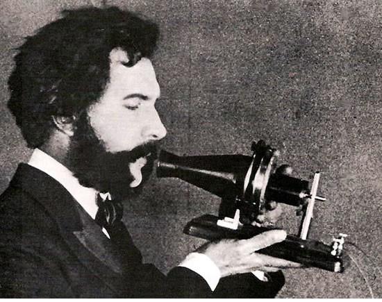 Modern History 7 ALEXANDER GRAHAM BELL After looking at the
