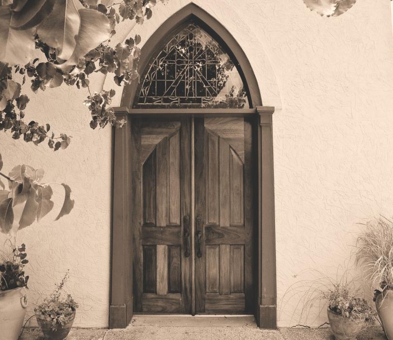 1. OPEN UP THE OORS (2013) A visiting phogrpher ok this shot of simple front doors Emmnuel Episcopl hurch, donted by orgnist Julie Michie in memory of her unt, Mrguerite Mconld.