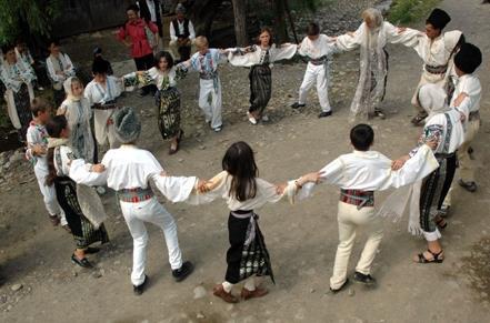 They include the Hora and dances incorporating the Yemenite step.