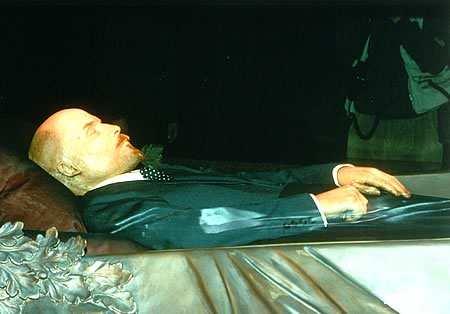 1924! Lenin dies-his body it entombed in glass- tourist sight.