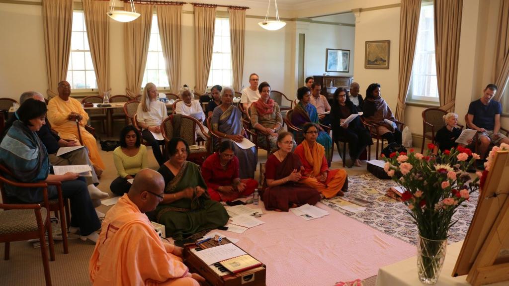 News from the Centres September to December 2015 Reach Adelaide email: vedanta.adelaide@gmail.com Contact: Dr Raman Sharma (08) 8431 9775 Mrs Pathma Iswaran (08) 8379 5336 http://vedantaadelaide.