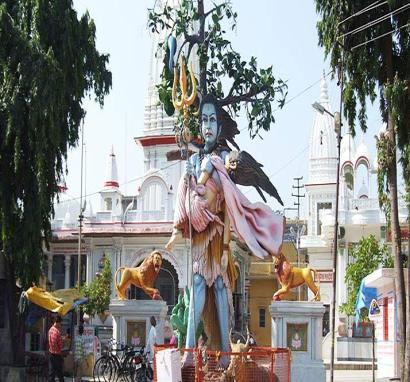 In Sri Rangji Mandir, Lord Krishna is present as the bridegroom with a walking stick in his hand as is the custom in a traditional south Indian marriage.