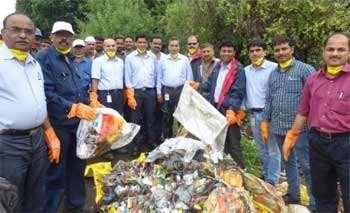 The cleanliness drive, organized by Lonavala Municipal Corporation, saw the enthusiastic participation of 90 Tata Power employees.