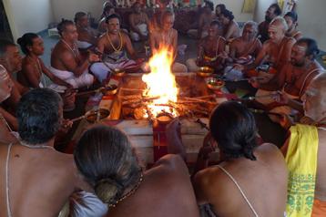 Month Featured Ten Day Yagyas 2011 Yagya Schedule Each month, our yagya program consists of a featured 10 day yagya series that follows the vedic tradition and observes specific yagyas at various