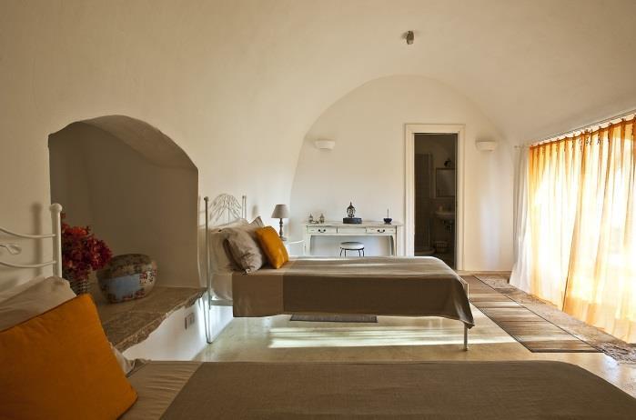 The Location Puglia is the ancient and beautiful area of southern Italy situated between the Ionian and Adriatic Seas.