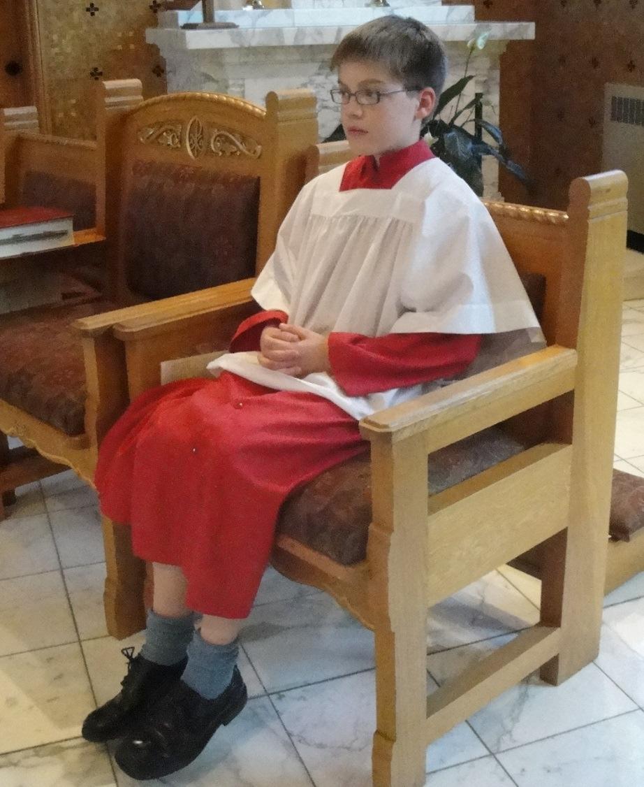 Eyes focused on Mass Hands Folded Feet not crossed Roles for Servers during Offertory and Preparation of the Altar Cross (Summary of tasks during this part of the Mass): During the Offertory, the