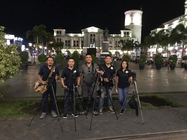 At around 7pm the group moved their photowalk at Plaza Mayor Balanga, this is for lighting on Night Photography.