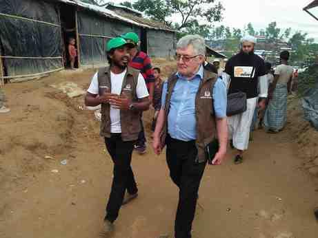 FOR IMMEDIATE RELEASE TONY LLOYD MP HEADS DELEGATION TO BANGLADESH TO OVERSEE HUMANITARIAN WORK FOR THE ROHINGYA 18 DECEMBER 2017 Tony Lloyd MP and the UK delegation visiting Muslim Charity projects