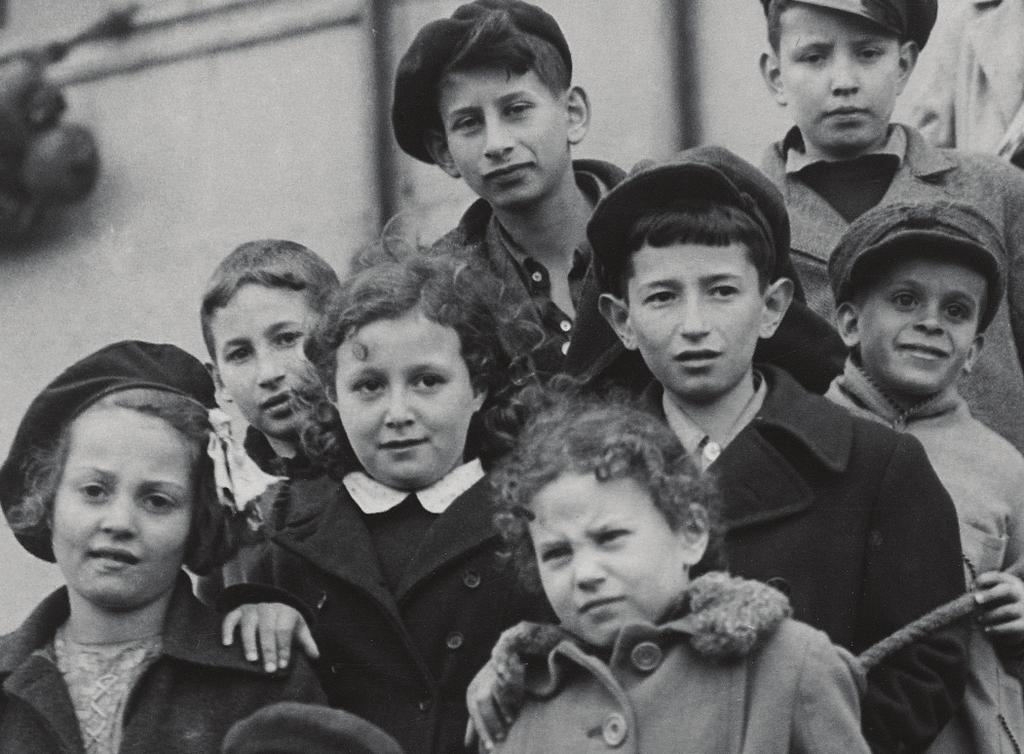 Discover / Explore / Reflect INVESTIGATING THE HOLOCAUST Our sensitive and thought-provoking workshops for years 5 and 6 focus on a range of artefacts from our permanent and handling collections.
