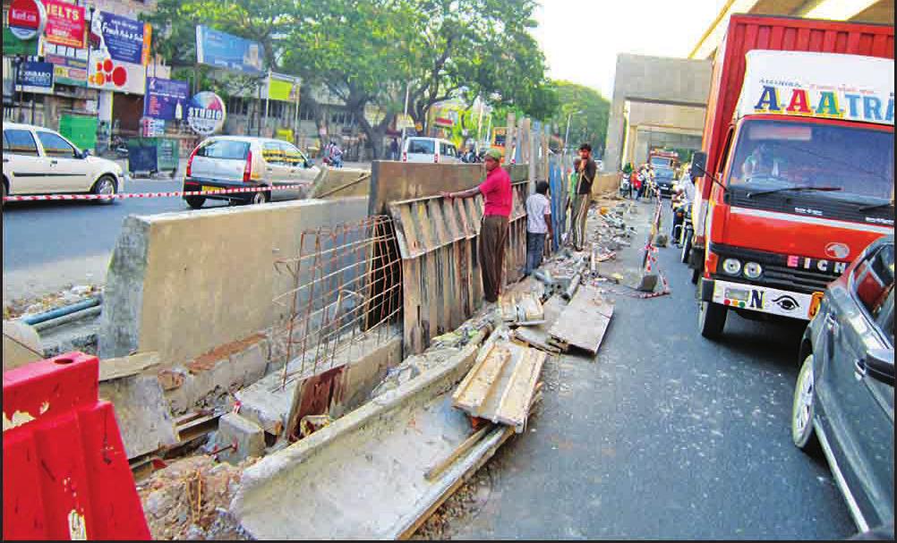 K. Nagar, near Plot 2546. Nearby residents told Mambalam Times that for the last one month, pieces of the bark have broken off and fell.