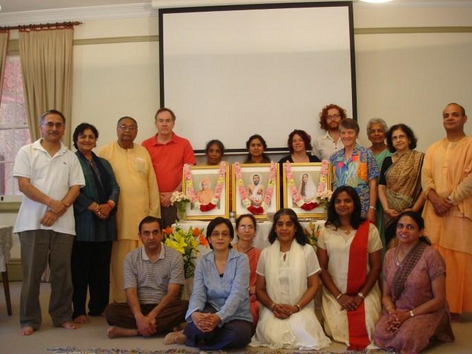 News from and activities of the Vedanta Centres of Australia and New Zealand ADELAIDE CENTRE Monthly activities: a) Swami Sridharananda continued his three-days-a-month visit to Adelaide and