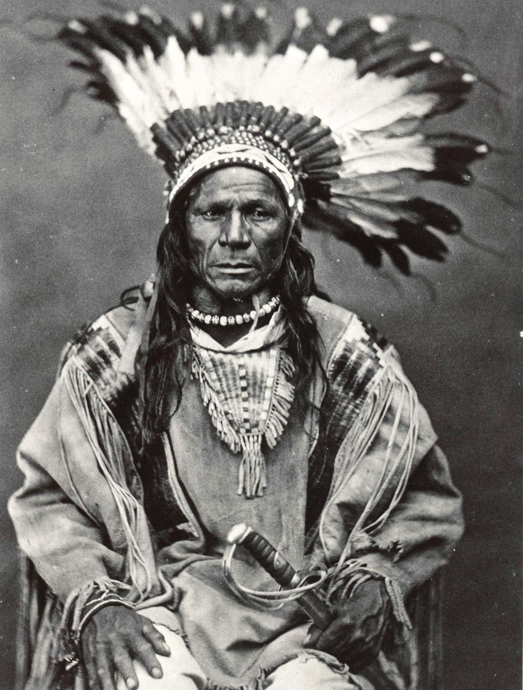 Chapter 9 Crow-Flies-High Resists the Reservation Notes 95 Crow-Flies-High Three Tribes Museum Calvin Grinnell Mandan-Hidatsa The Crow Flies High band in the from about 1869/1870 to 1894 refused the