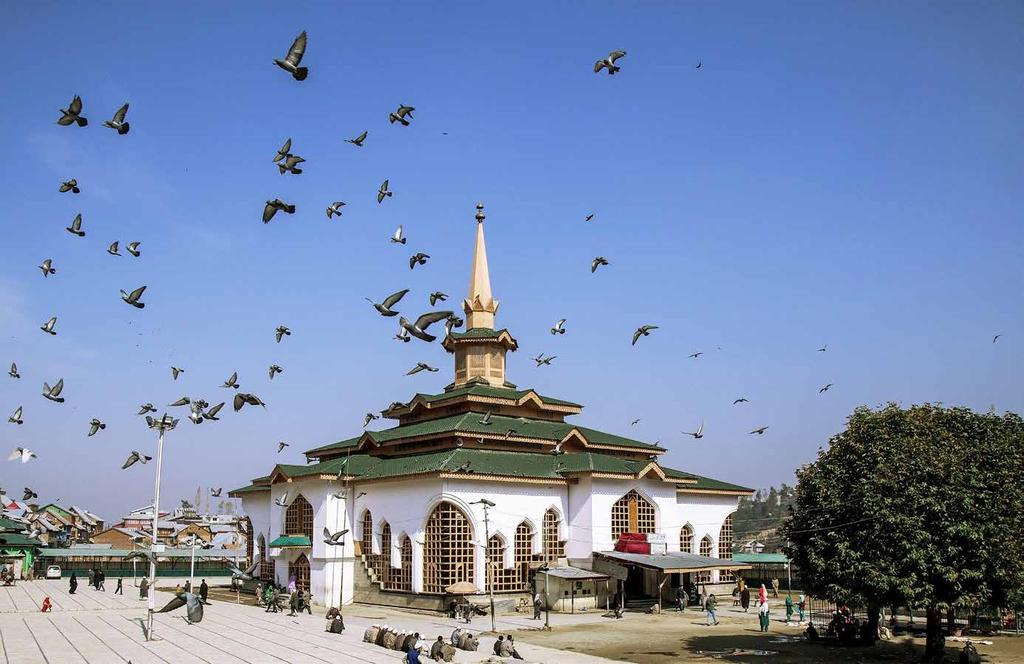 Charar-e-Sharief Kashmir, with its immense beauty and piousness holds the whole world enthralled for its mysticism. Charar-e-sharief counts amongst the most sacrosanct Muslim shrines in India.