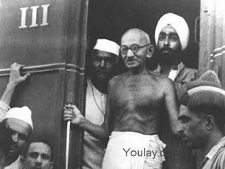 Gandhiji s identification with the common man Gandhiji used to travel only in third class. Once it started raining heavily and water entered the coach in which Gandhiji was travelling.
