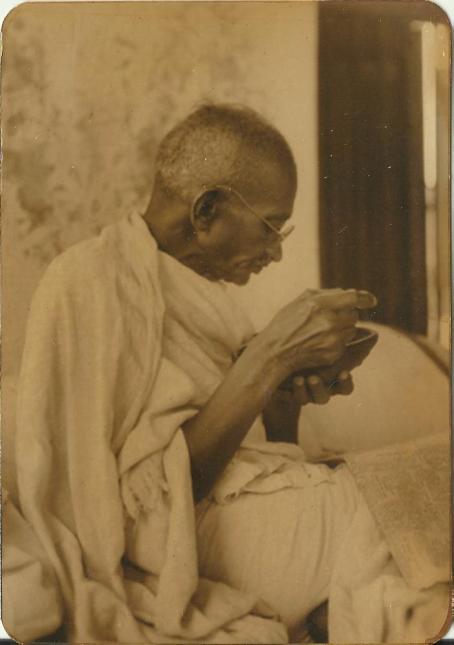 Gandhiji transcended his tongue Once, Rabindranath Tagore invited Gandhiji