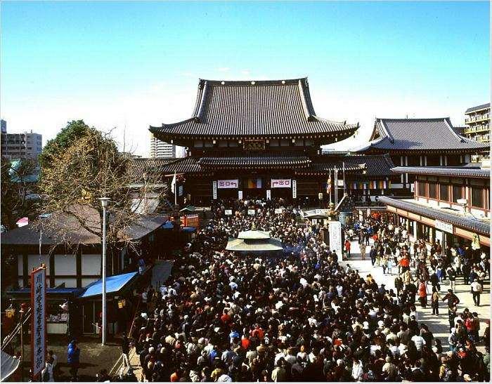 2. Pray for spiritual conditions Many people visit Shinto shrines in New Year s time by tradition Buddhism has