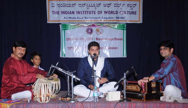 Sri H N Suresh, Director honored Sri Singh with a shawl BHAVAN -INFOSYS FOUNDATION : MUSIC