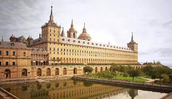 SAN LORENZO DE EL ESCORIAL The Royal Site of San Lorenzo de El Escorial, commonly known as El Escorial, is a historical residence of the King of Spain, in the town of San Lorenzo de El Escorial,