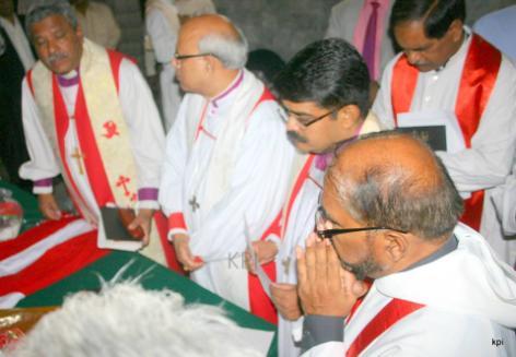 Sialkot Diocese elects its new Bishop Prayer & Meditation The Youth during Prayer & Meditation April 2015: Under the authority of the Synod, Church of Pakistan, an election to elect the new Bishop