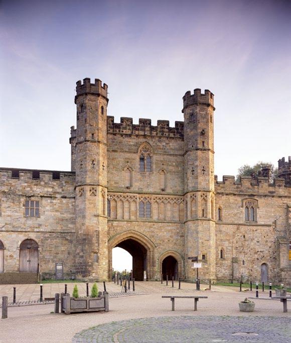 BACK TO CONTENTS SELF-LED ACTIVITY DISCOVER THE DEFENCES KS1 2 Recommended for KS2 and KS3 (History) Learning objectives Explore the defensive features of the medieval great gatehouse.