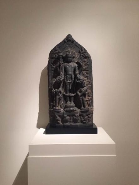 Hindu Art: Majority religion of India Origins over 4,000 years old No single founder, a decentralized religion with no hierarchy of clergy or supreme authority Expansive pantheon of gods By the 8 th