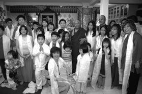 ~ February 2007 ~ Shabda 11 hall was packed, despite the long weekend of Deepavali and Raya. People came forward to attend the pujas, teachings, initiations, or receiving blessings from Khenrinpoche.