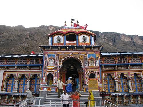 The quality of this sublime Adobe "Snow" has since time immemorial, inspired the sages and saints in India and has attracted tourists and pilgrims from around the world for its incredible beauty and