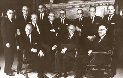 Jeta dhe Shërbesa e Hauard W. Hanterit Kuorumi i Dymbëdhjetë Apostujve, 1965. Ulur nga e majta në të djathtë: Ezra Taft Benson, Mark E.
