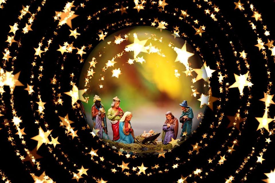 THE COMING OF THE KING MERRY CHRISTMAS LESSON # 10 BIBLE REFERENCE: (Genesis 12 Matthew) BOOK OF STUDY: MATTHEW Season of Study: Season of Bringing the Savior into the world HISTORY: Each Gospel was