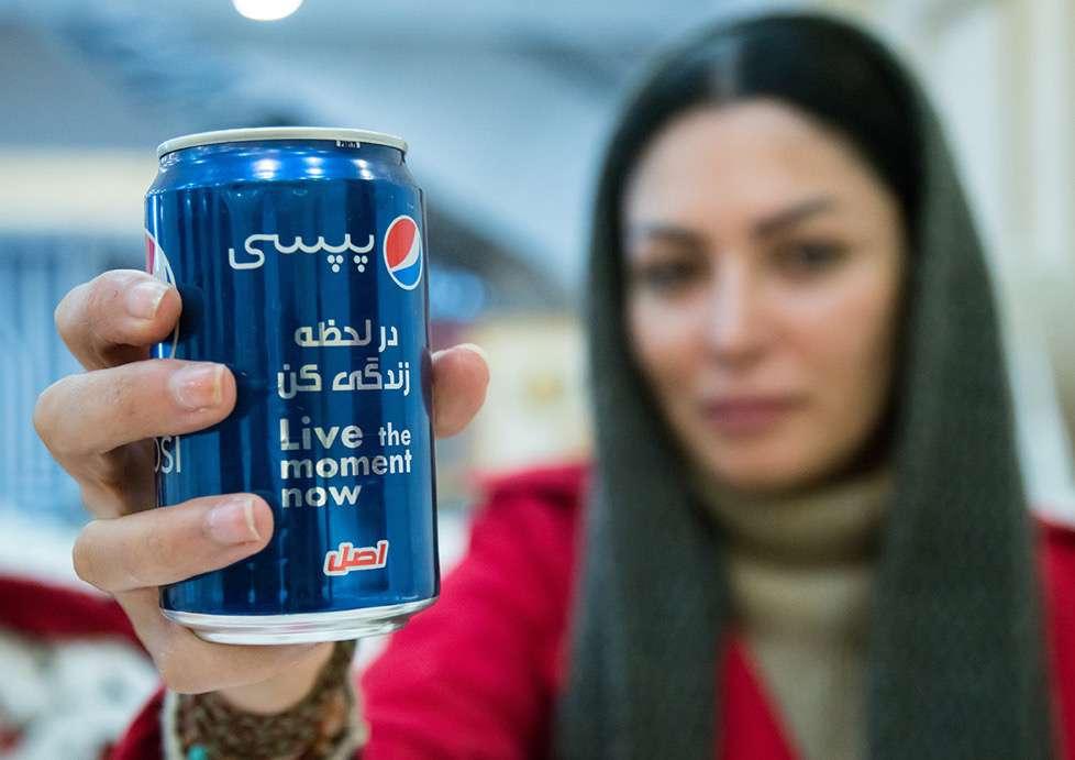 A Pepsi can with text in Farsi.